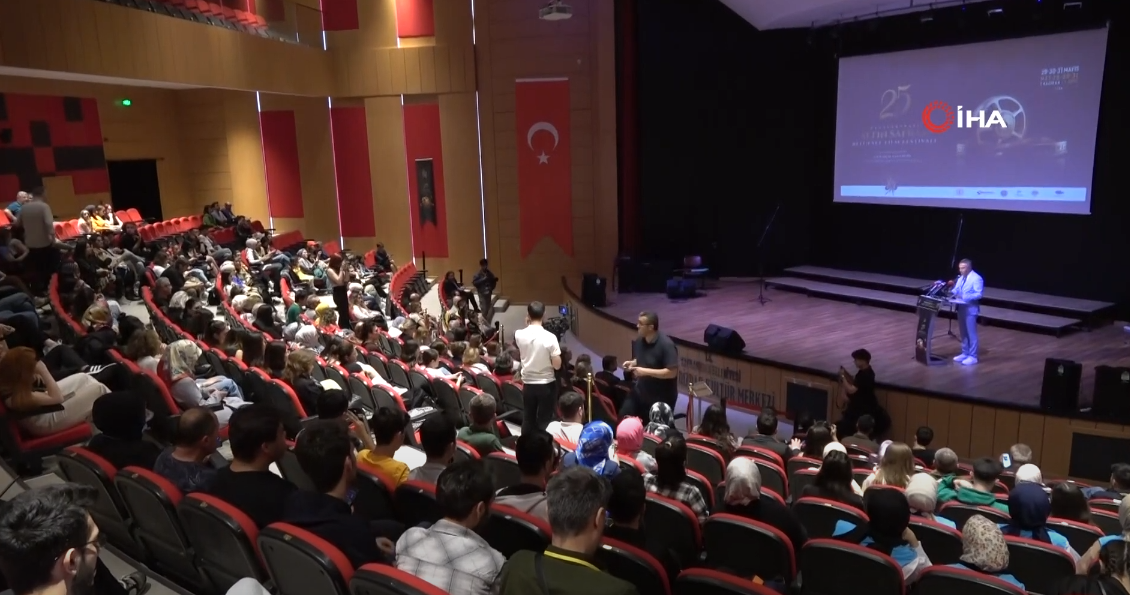 ALTIN SAFRAN FESTİVALİ'NİN MEŞALESİ ÇEYREK ASIR İÇİN YANDI