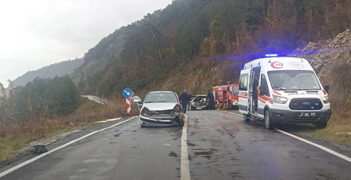 KAZA YAPAN OTOMOBİL HURDAYA DÖNDÜ