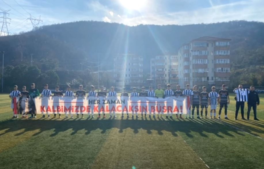 U18 LİGİNDE FUTBOLCULARDAN ÖRNEK DAVRANIŞ