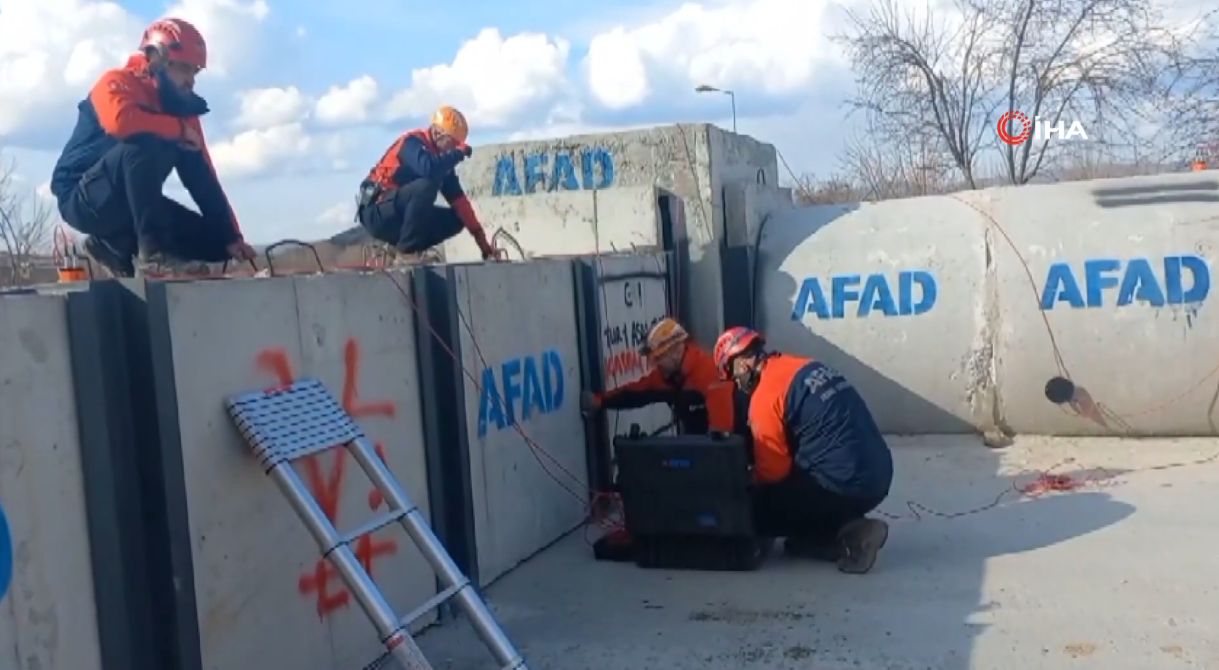 ARAMA KURTARMA PERSONELLERİNDEN NEFES KESEN DEPREM TATBİKATI