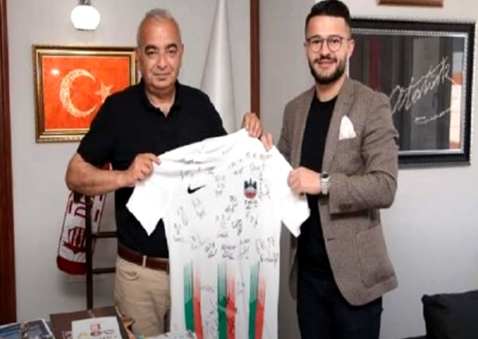 ŞAMPİYON FUTBOLCU MEMKETİNE GELDİ