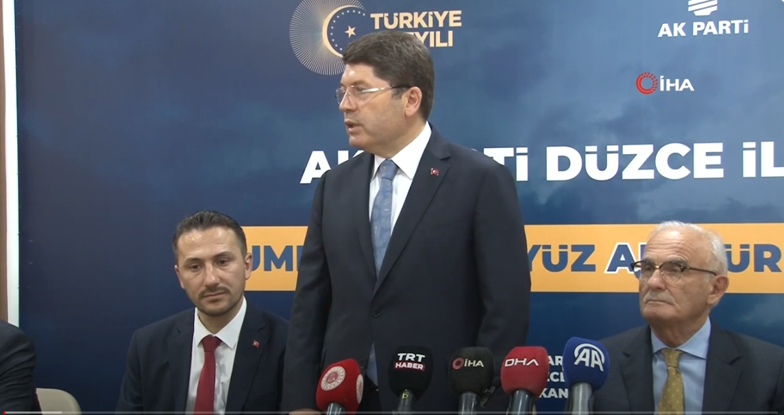 TÜRKİYE YÜZYILININ BAŞINDA DEMOKRATİK,SİVİL ANAYASAYA KAVUŞUR