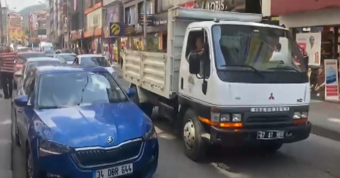 GAZİPAŞA CADDESİ AMBULANSIN SİREN SESLERİ İLE İNLEDİ