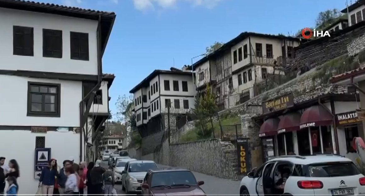 TARİHİ KENT SAFRANBOLU TARİHİNİN EN KALABALIK GÜNLERİNİ YAŞADI