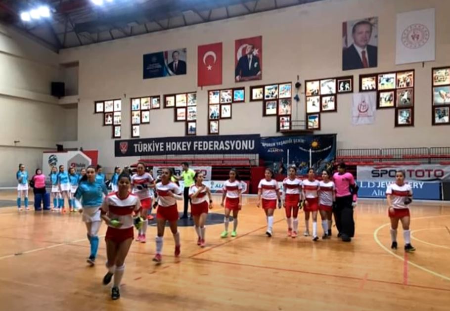 KADIN HOKEY TAKIMI ALANYA'DA 5'İNCİ OLDU