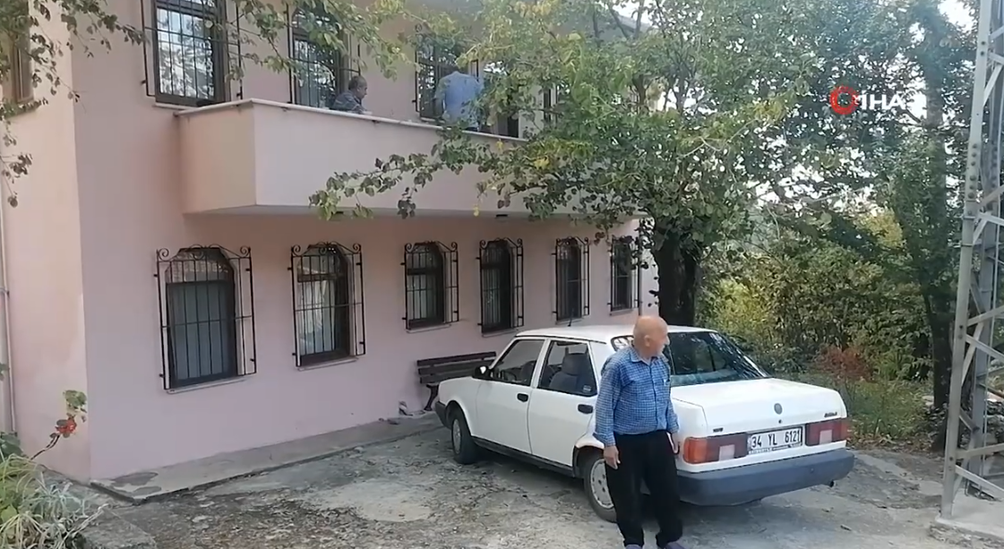 YAŞLI ÇİFTİN EVİ TAŞLANDI