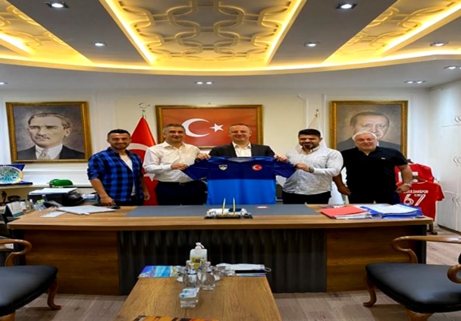 SELİM ALAN ÇAYCUMASPOR FORMASI GİYDİ