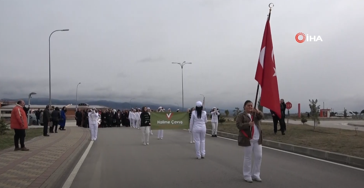 İLK KEZ KURULAN KADIN BANDO TAKIMI İLK GÖSTERİSİNİ YAPTI