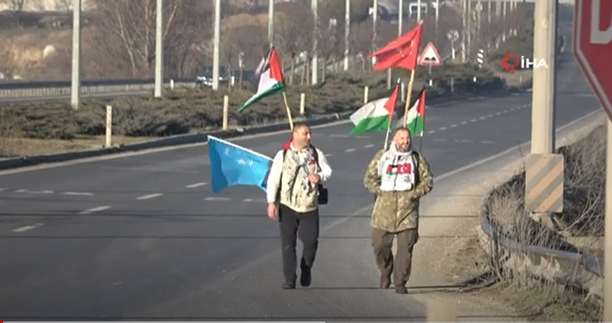 İSTANBUL'DAN ANKARA'YA FİLİSTİN'E ÖZGÜRLÜK İÇİN YÜRÜYORLAR