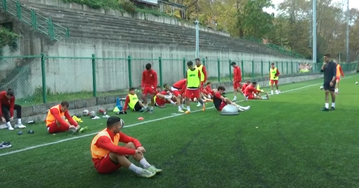 ELEŞTİRİLERİN HEDEFİ OLAN FUTBOLCULAR KONUŞTU