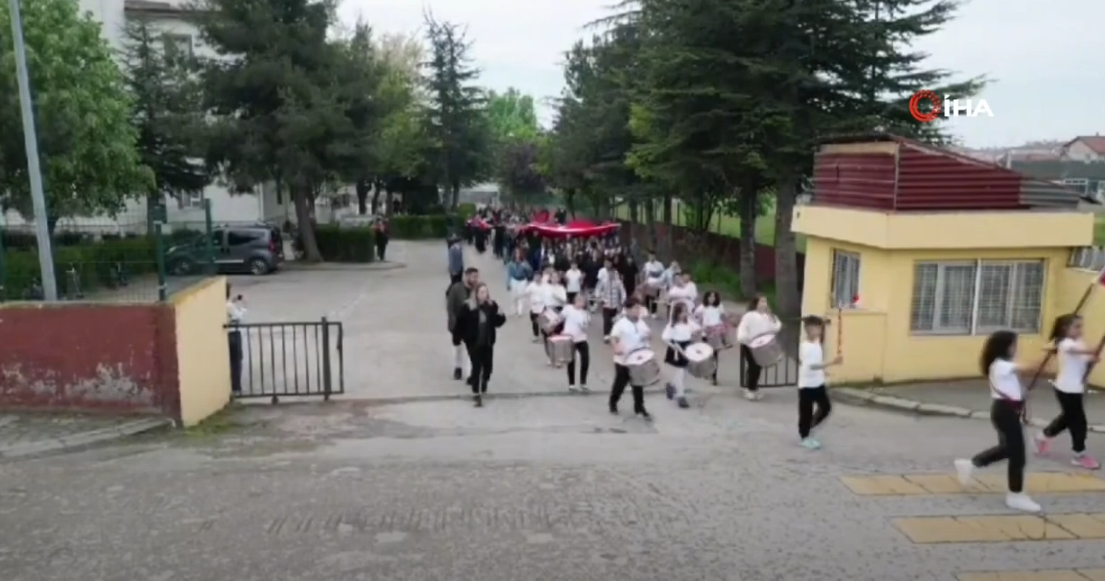 ÖĞRENCİLERDEN MUHTEŞEM 19 MAYIS GÖSTERİLERİ