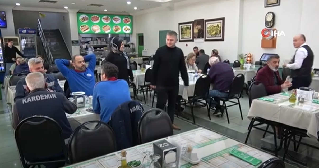 RESTORAN ÇALIŞANINDAN HAYAT KURTARAN MANEVRA