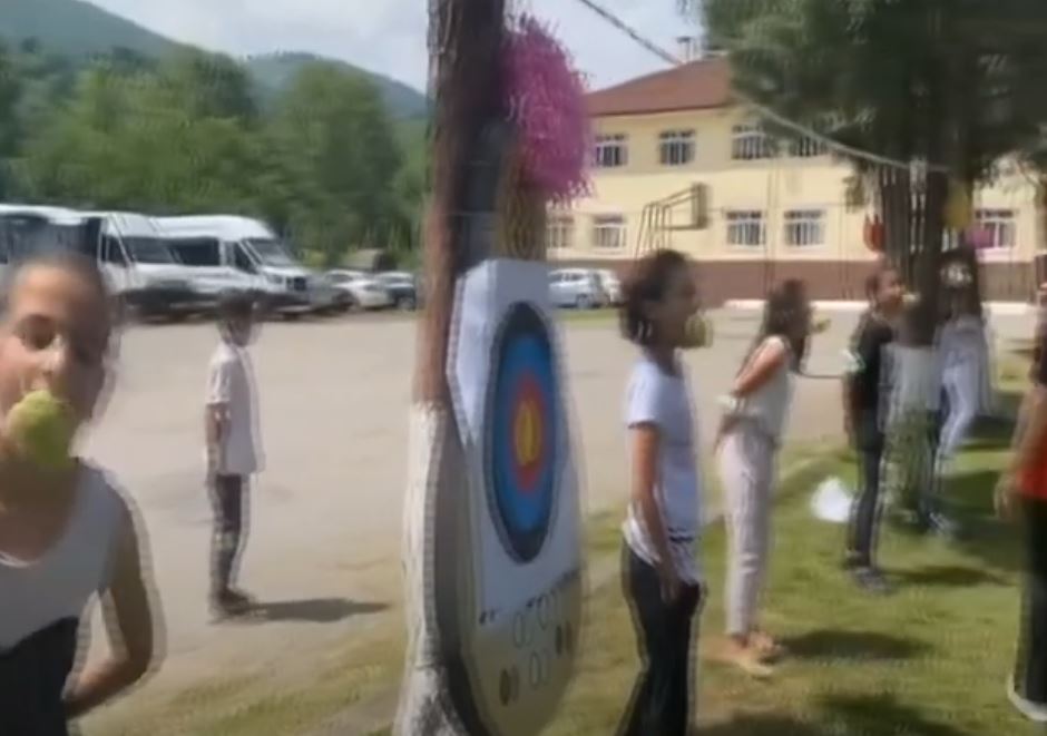 ELENEKSEL TÜRK OYUNLARINI OYNADILAR