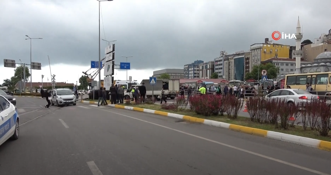 YAYA GEÇİDİNDEN GEÇMEK İSTEYEN KADINA KAMYON ÇARPTI