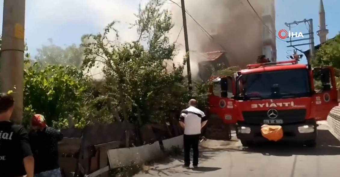 TEK KATLI EVDE ÇIKAN YANGIN MADDİ HASARA NEDEN OLDU