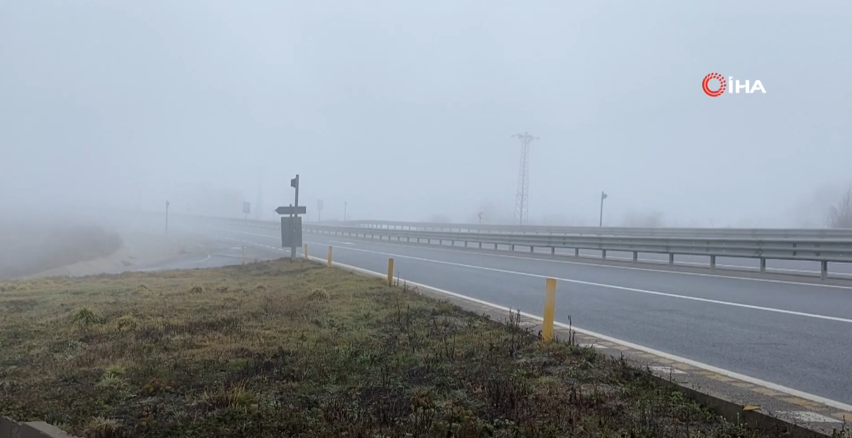 ZONGULDAK EREĞLİ KARAYOLUNDA SİS ETKİLİ OLDU