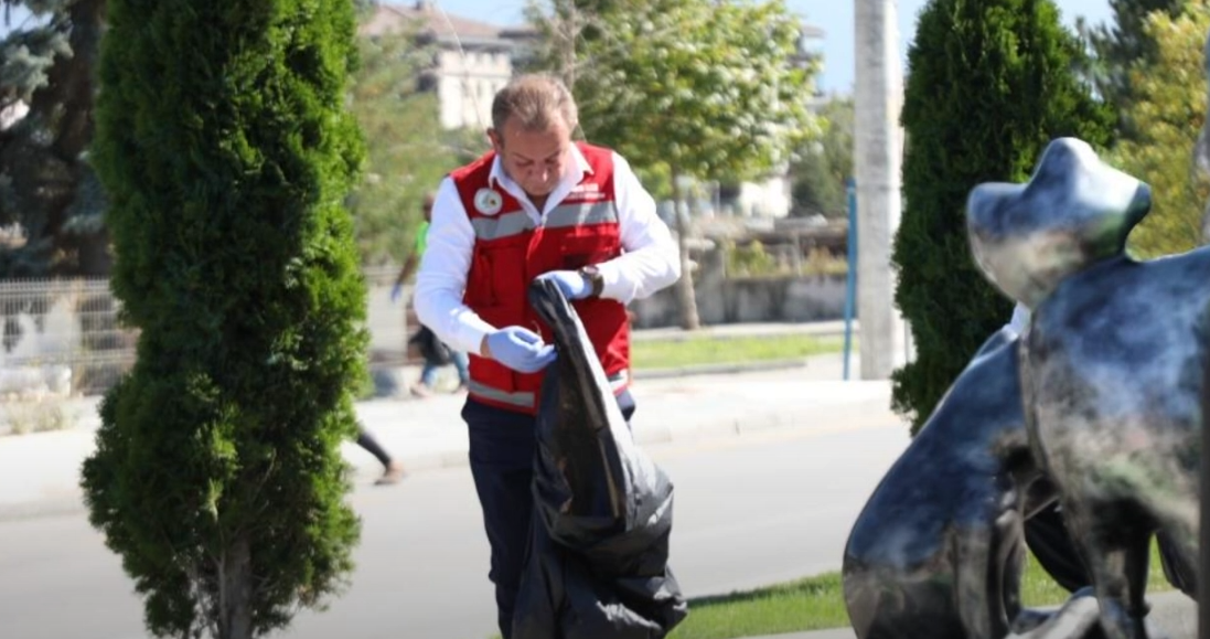 BOLU’DA YERE TÜKÜREN VE ÇÖP ATANLARA YÖNELİK UYGULAMA BAŞLATILDI