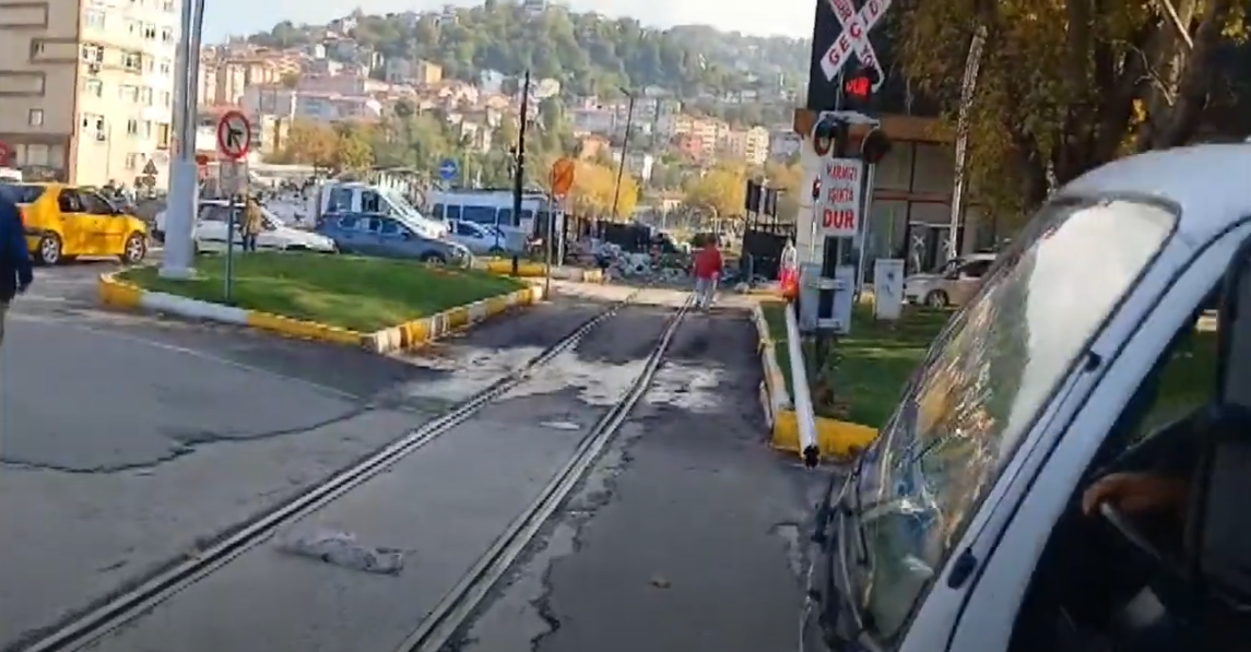 ZONGULDAK'TA BOZUK BARİYER TRAFİĞİ BİRBİRİNE KATTI