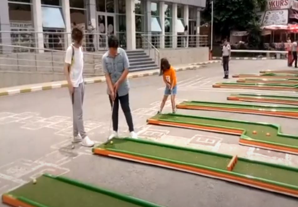 MİNİ GOLF SAHASI KURULDU