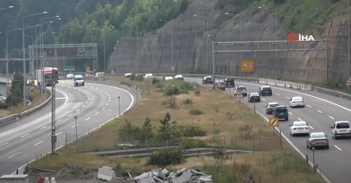 TATİLCİLERİN DÖNÜŞ YOLCULUĞU BAŞLADI BOLU GEÇİŞİ RAHAT