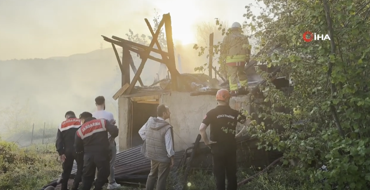 SAMANLIKTA ÇIKAN YANGIN EVE SIÇRAMADAN SÖNDÜRÜLDÜ