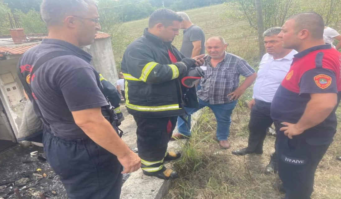 ÇIKAN YANGIN HAREKETLİ SAATLERİ YAŞAMASINA SEBEP OLDU